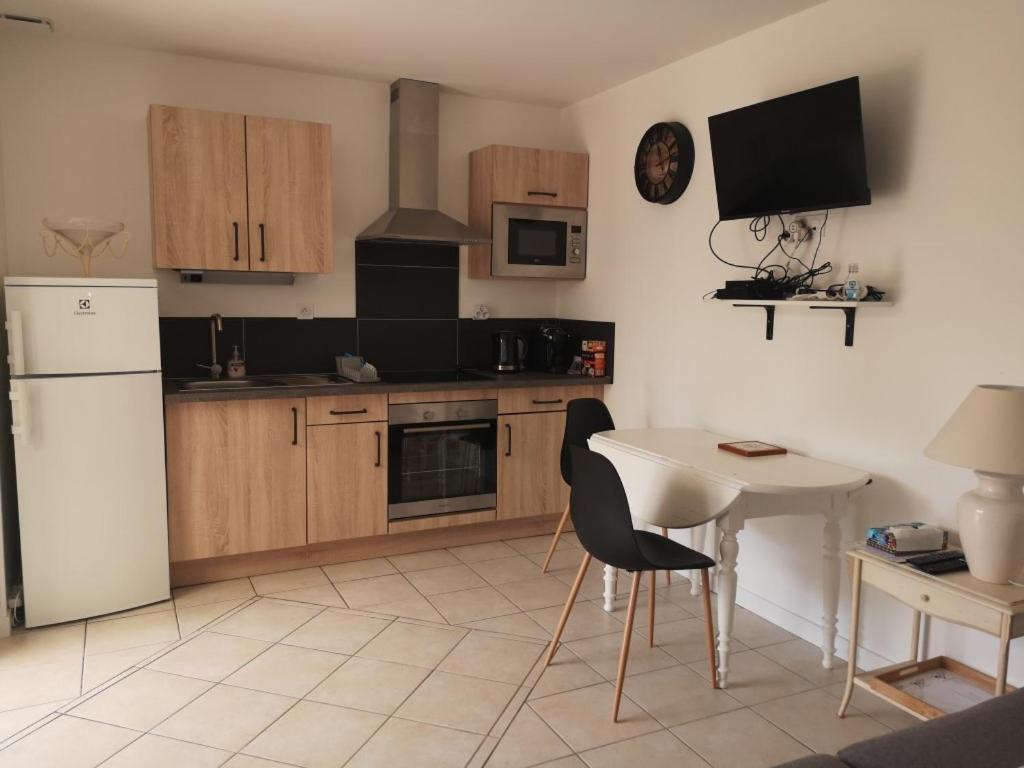 Appartement 2 Pieces Avec Terrasse Proche Mer Et Commerces Ouistreham Exterior foto